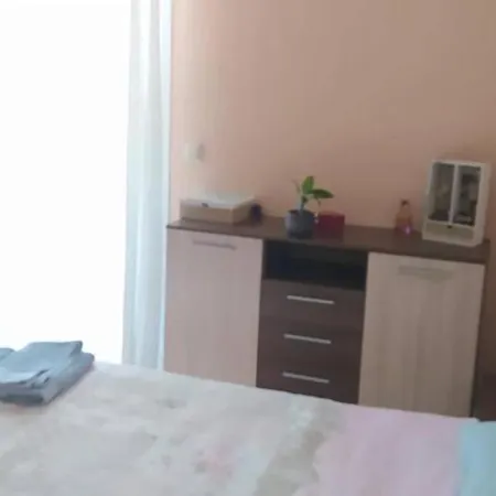 Yiotas House, Free Parking